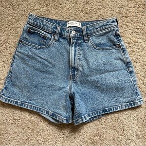 Abercrombie and Fitch high-rise Dad short 28/6